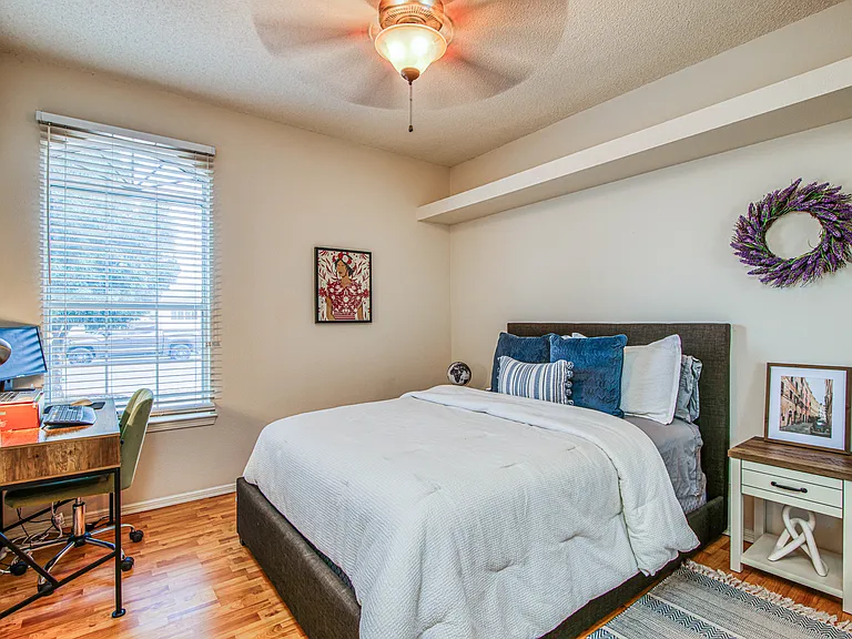 706 Lauren St — Photo 28