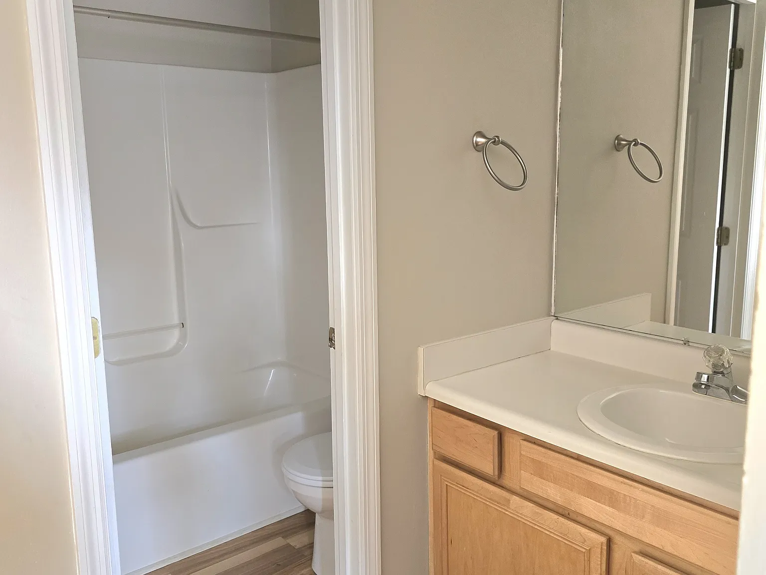 108 Laura Lane - 1 — Photo 3