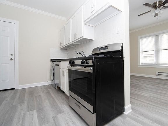 4th image of 646-648 W Roscoe St #648-20S