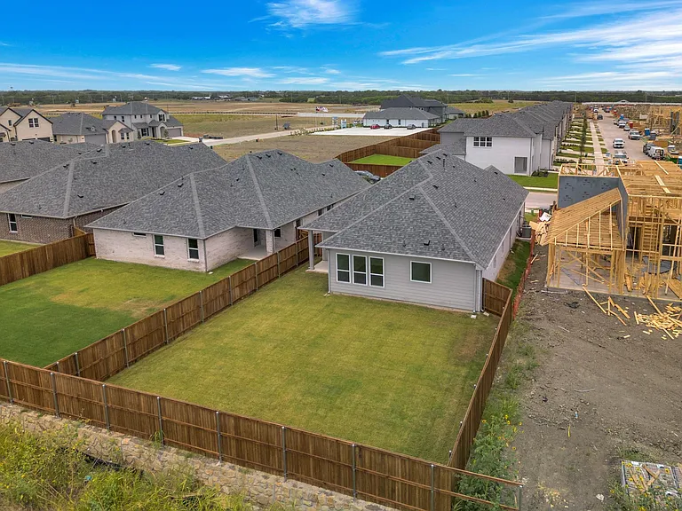 603 Parrino Pkwy — Photo 34
