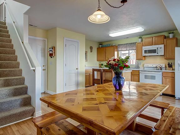 2nd image of 2203 E Lennox Ln