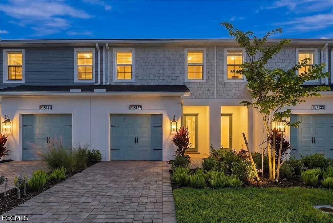 3 bed, 2.5 bath, 1790 sqft, $2,600 — Photo 1