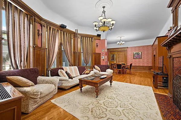 Sold by Real Broker NY LLC | media 14