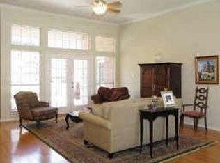 413 Cottonwood Ln, Hurst, TX 76054