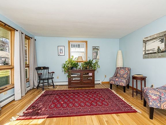 4th image of 87 Montgomery Ave