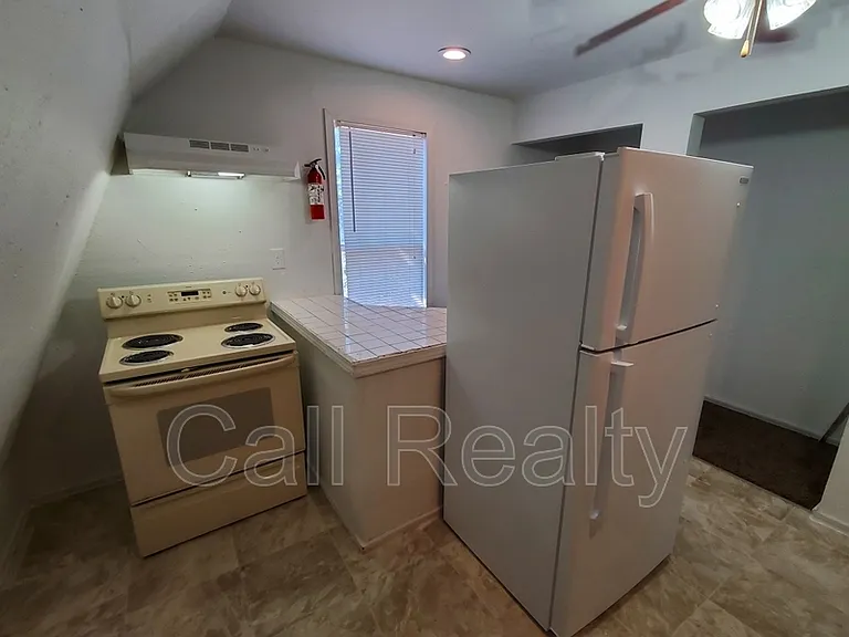 719 W Augusta Ave #2 — Photo 6