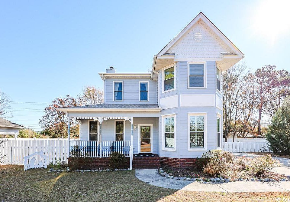 1st image of 221 Lander Dr.