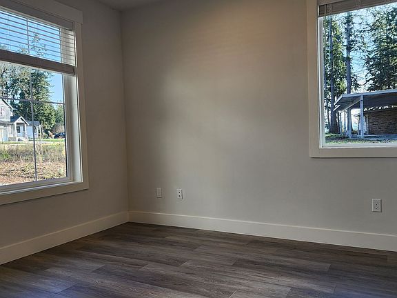 5th image of 3220 87th Ave E