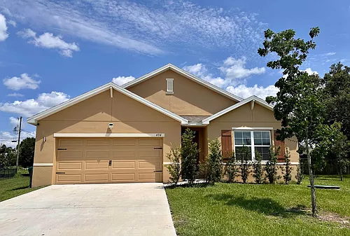 494 SW Pea Ct Photo 1