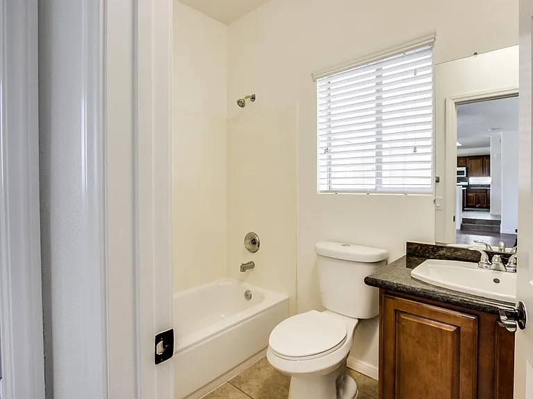 Full bathroom, 1st floor