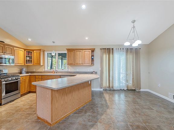 4th image of 152 Rainbow Shores Rd