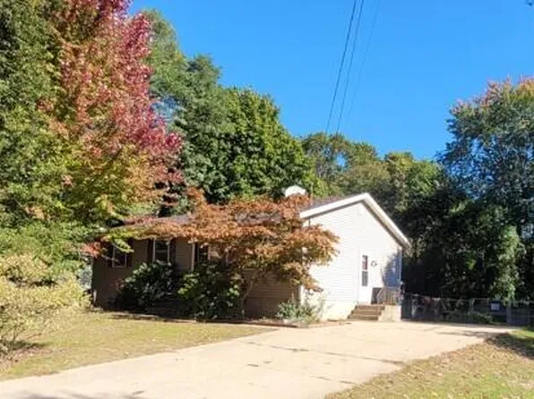 4356 Armstrong Rd, Norton Shores, MI 49441