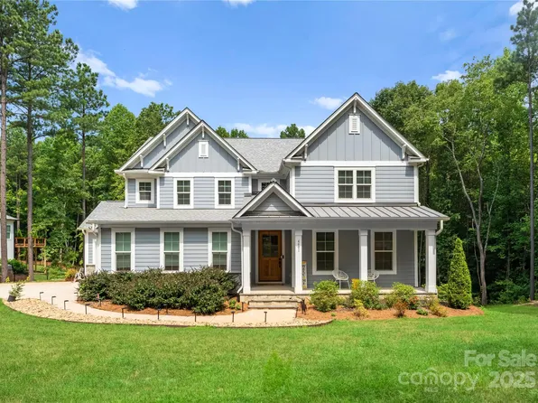 6601 Harbor Oaks Dr, Denver, NC 28037