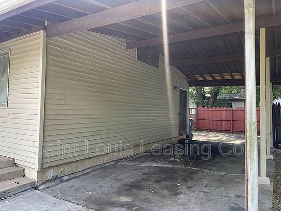 4th image of 1936 Green Valley Dr