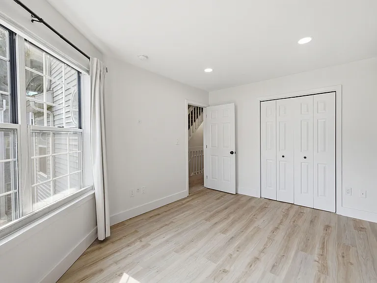 132 Hope St #B — Photo 16