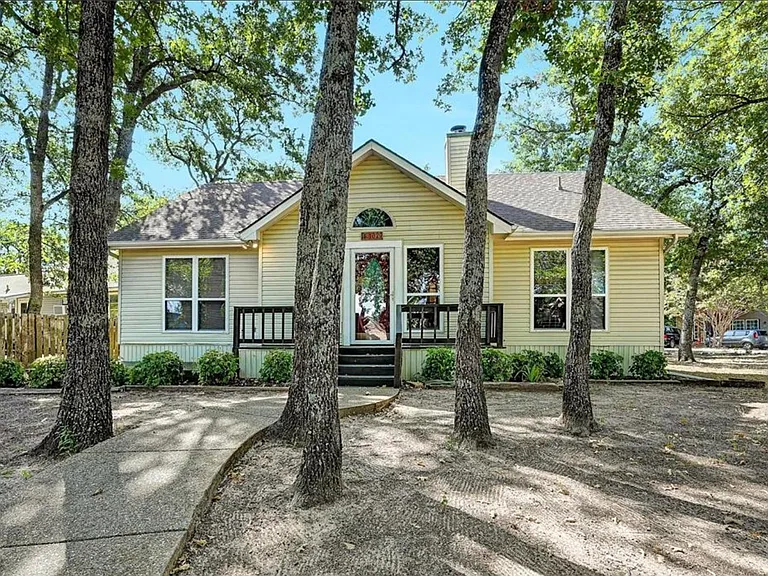 1029 Shoreline Dr — Photo 5