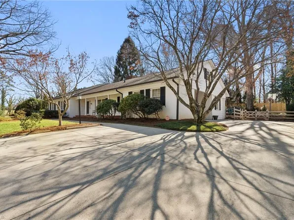 230 Sherwood Forest Rd, Winston Salem, NC 27104