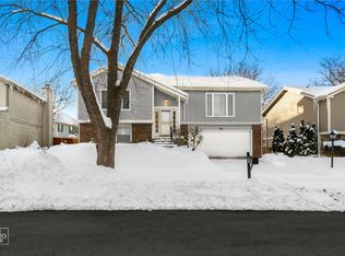 158 Hastings Mill Rd, Streamwood, IL 60107