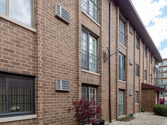 2nd image of 234 Circle Ave APT 3D