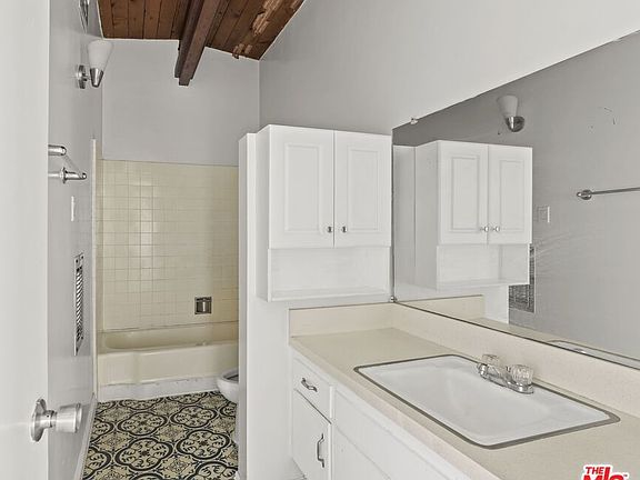 3rd image of 3330 S Sepulveda Blvd APT 26