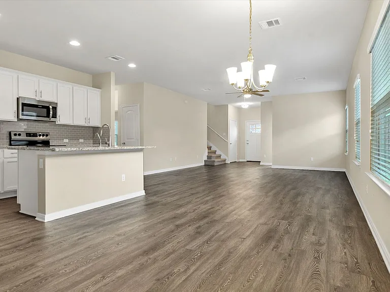 1013 Gaelic Dr — Photo 5