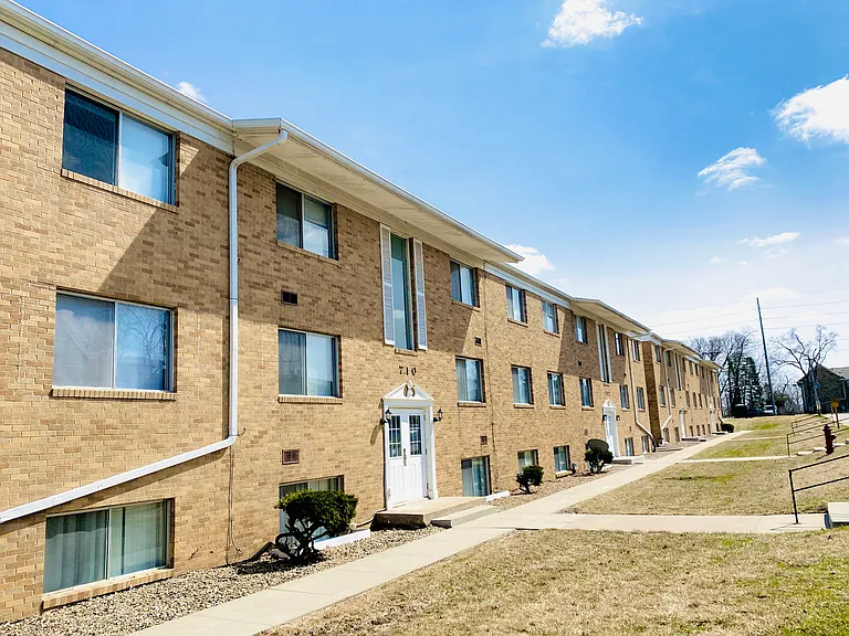 Carriage Hill Apartments — Photo 6