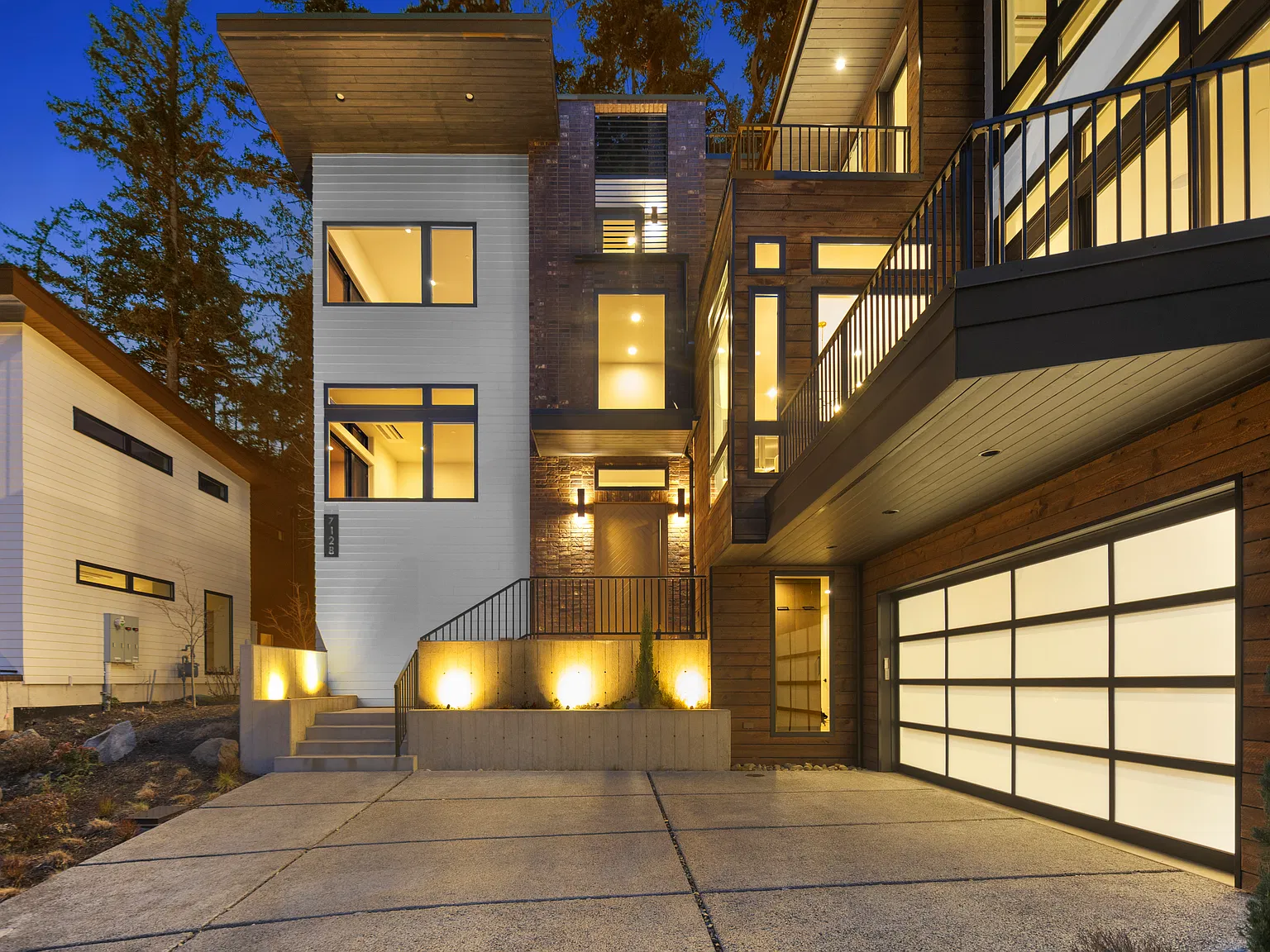 5 bed, 4370 sqft, $13,750 — Photo 1