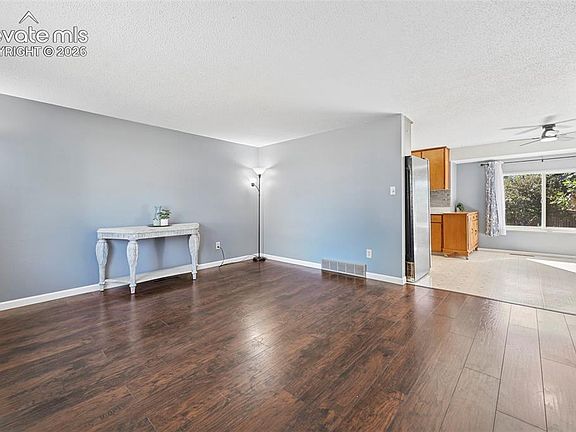 4th image of 313 Cranbrook Cir