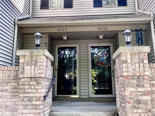 7055 Colonial Oaks Dr, Waterford, MI 48327