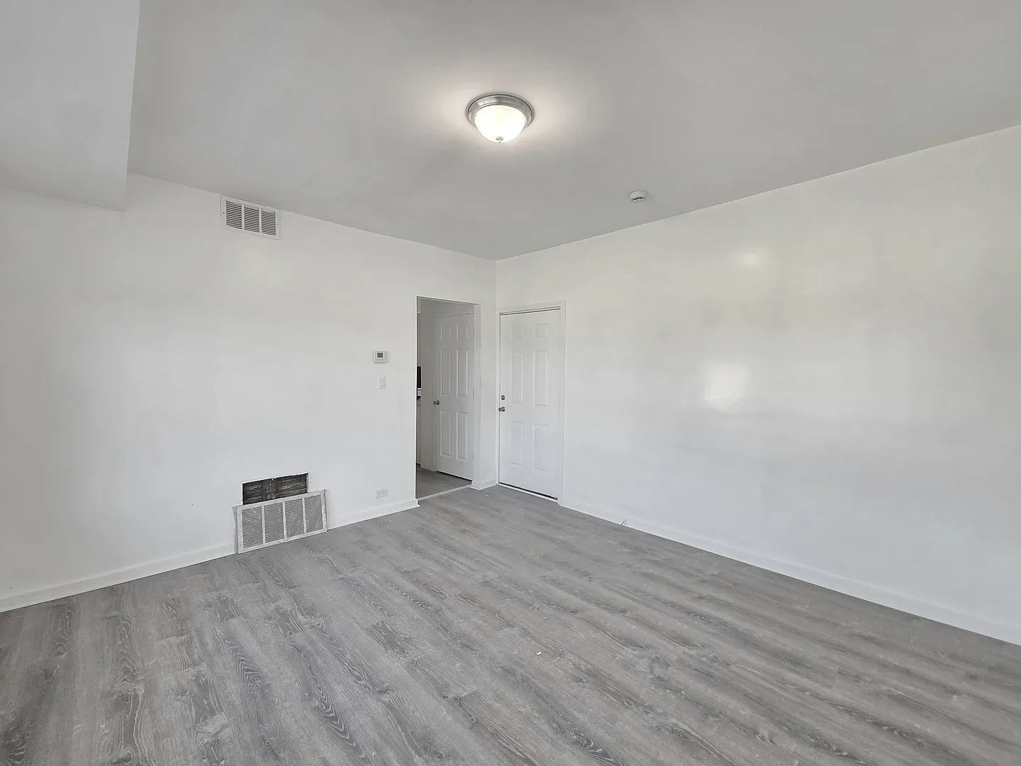 2 bed, 1200 sqft, $1,200 — Photo 4