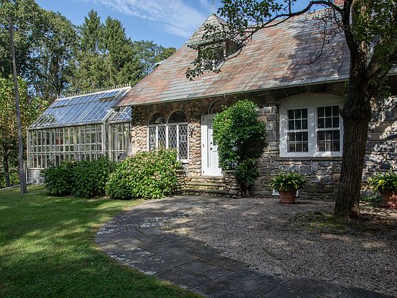 260 Middlesex Avenue