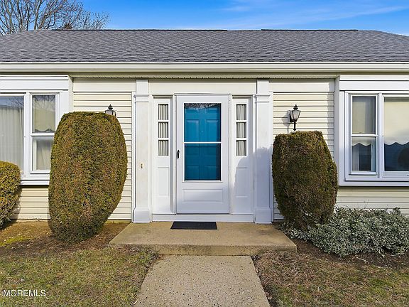 2nd image of 412C Oxford Lane #412C