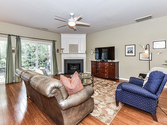 5th image of 3291 Mannington Dr