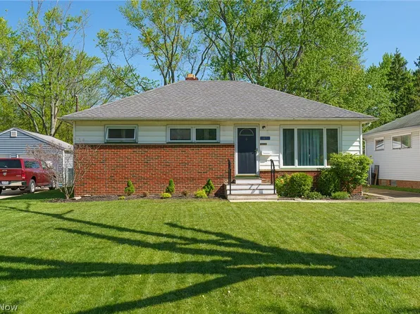 11892 Meadowbrook Dr, Parma Heights, OH 44130