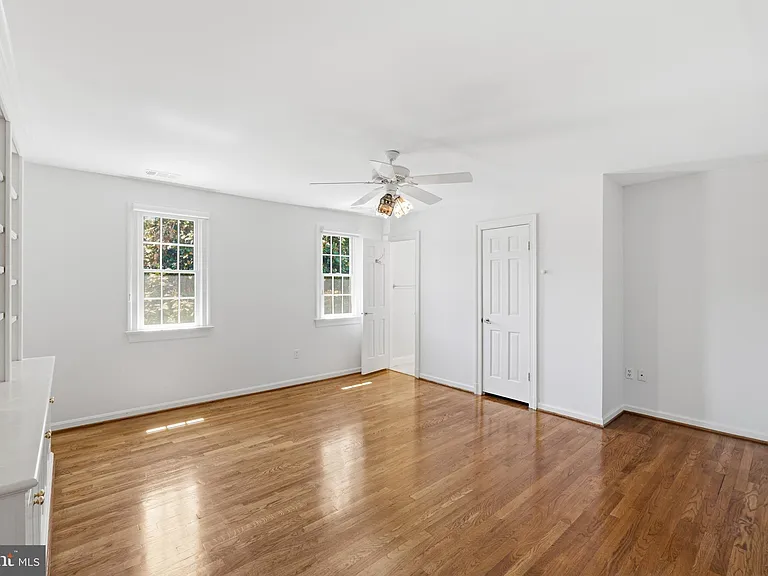 9904 Hall Rd — Photo 21