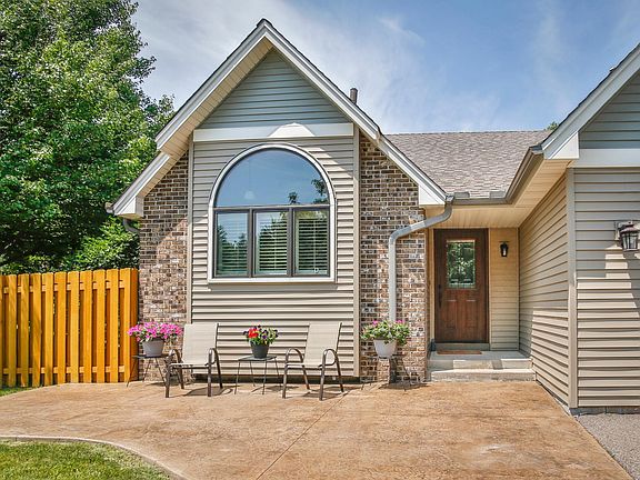 2nd image of 1426 Corral Ln