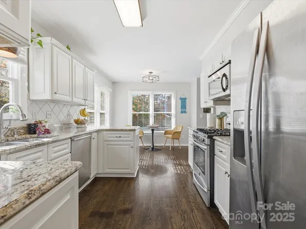 4002 Windward Dr, Tega Cay, SC 29708