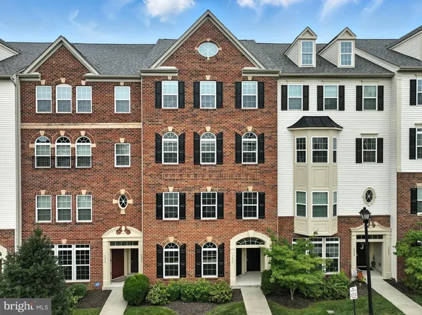 7470 Brunson Cir #9H, Gainesville, VA 20155