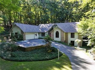 28 Park Forest Dr, Pittsford, NY 14534