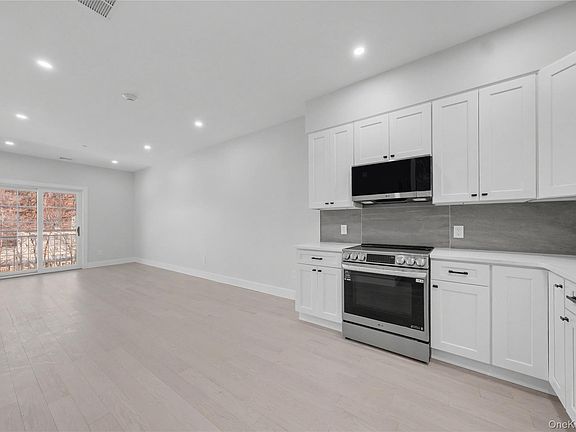 5th image of 10 Market St #D