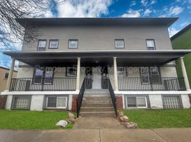 925 E Fulton St, Grand Rapids, MI