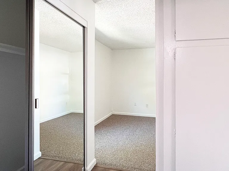 Orange Plaza Villa Apartments — Photo 20