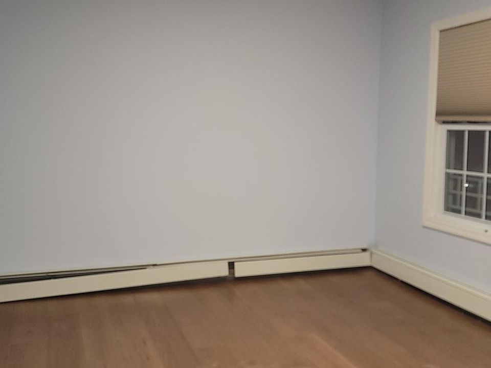 1st image of 16 Washington Pl N #2