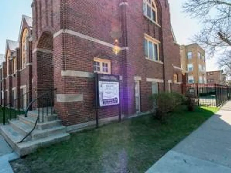 7400 S Yates Blvd — Photo 14