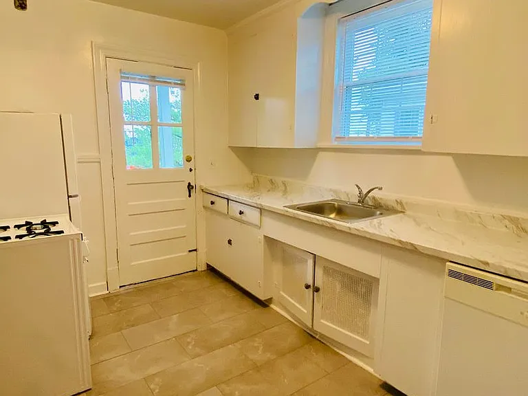4208 Fitzhugh Avenue — Photo 18