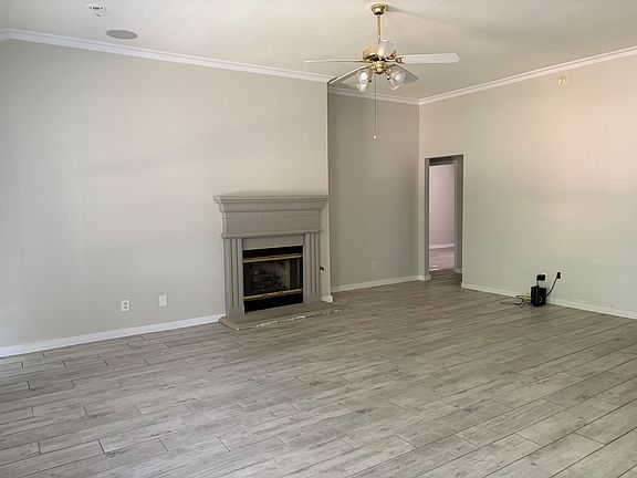 3rd image of 3849 Kirby Dr