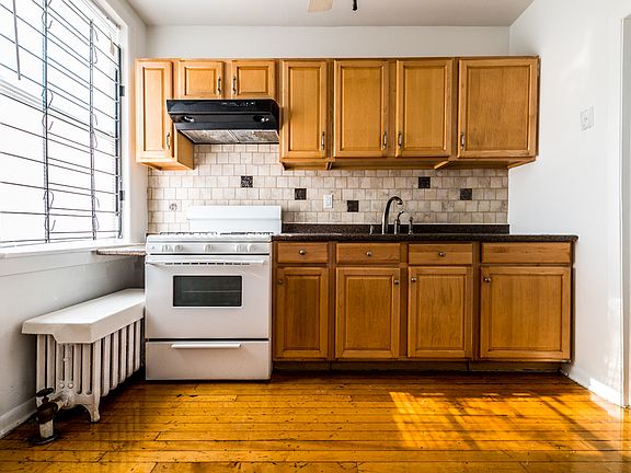 5th image of 7949 S Winchester Ave #1N
