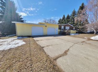 120 2nd St NE, Rugby, ND 58368