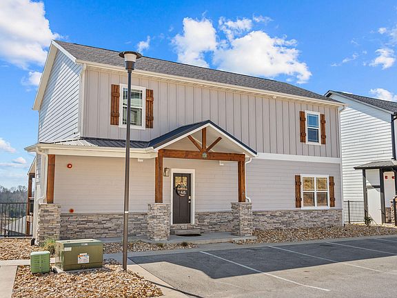 3rd image of 128 Chateau Mountain Court