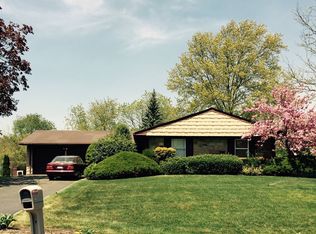 10 Segatogue Ln, South Setauket, NY 11720